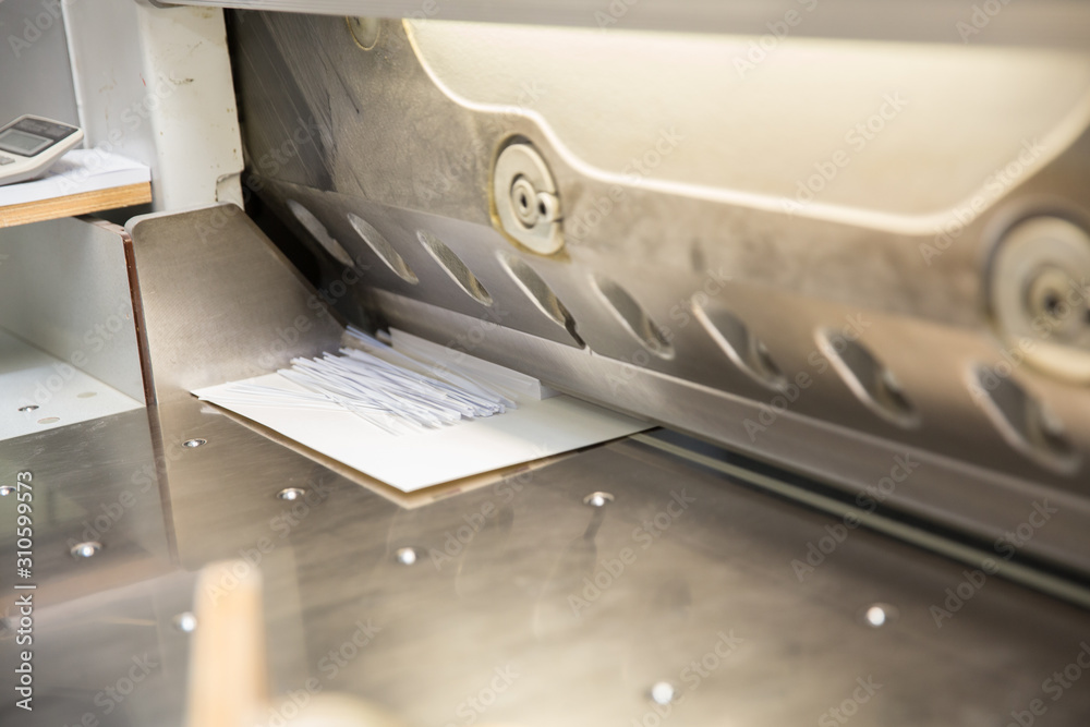 Offset printing machine and cutting machione for typography Offset printing machine and cutting machione for typography