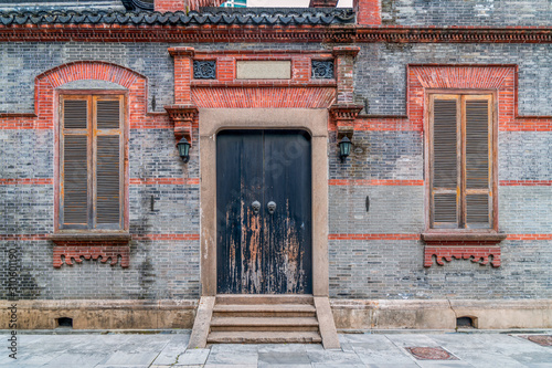 Fototapeta Naklejka Na Ścianę i Meble -  Shanghai Shikumen old building doors and windows