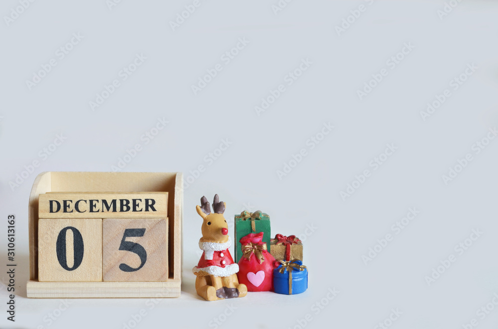 Obraz premium December 5, Christmas, Birthday with number cube design for background.