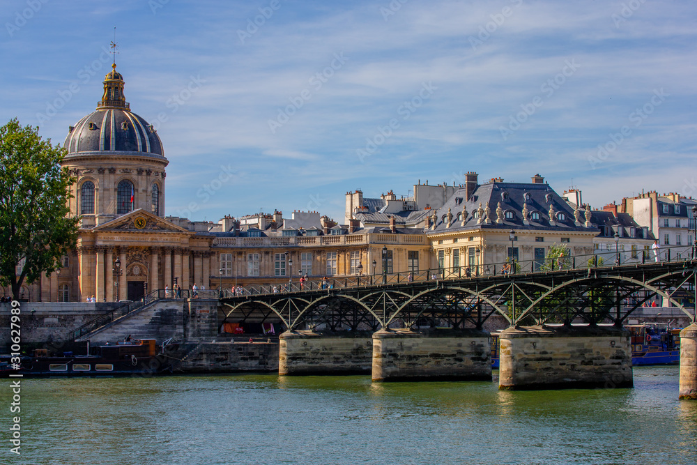 le pont des arts et l'institut de France
