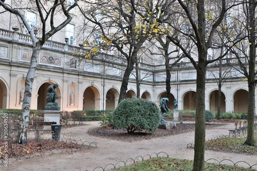 Les jardins du Palais Saint Pierre - Musée des beaux arts de Lyon situé Place des Terreaux - Ville de Lyon - Département du Rhône - France - Construit au 19 ème siècle photo