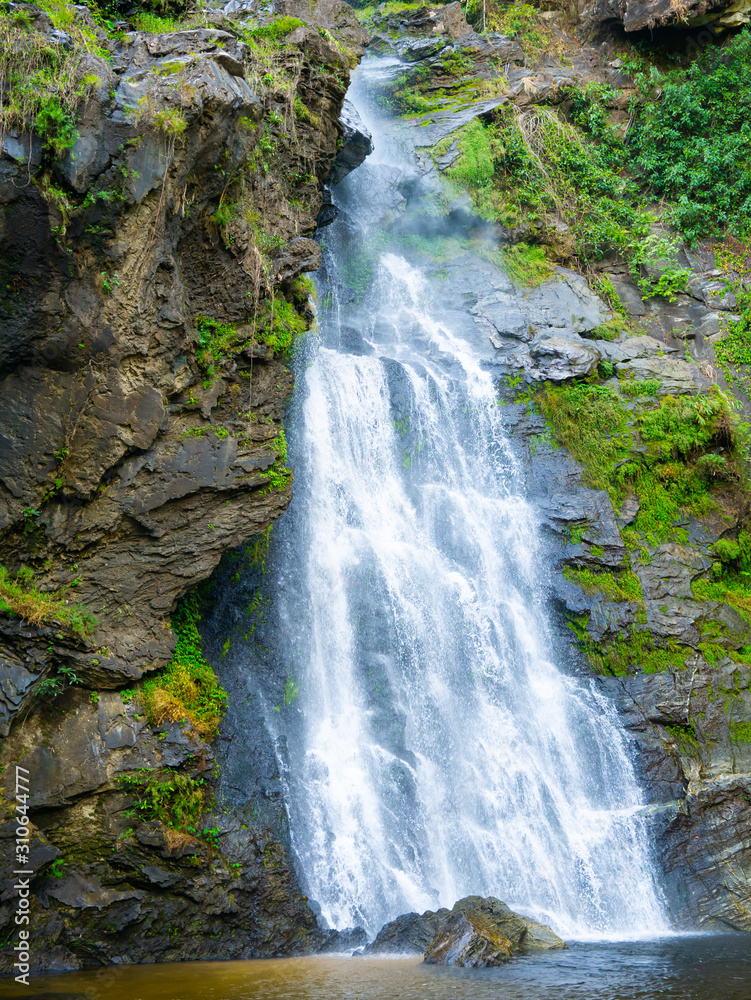 Fototapeta premium the waterfall in Klong Lan National Park