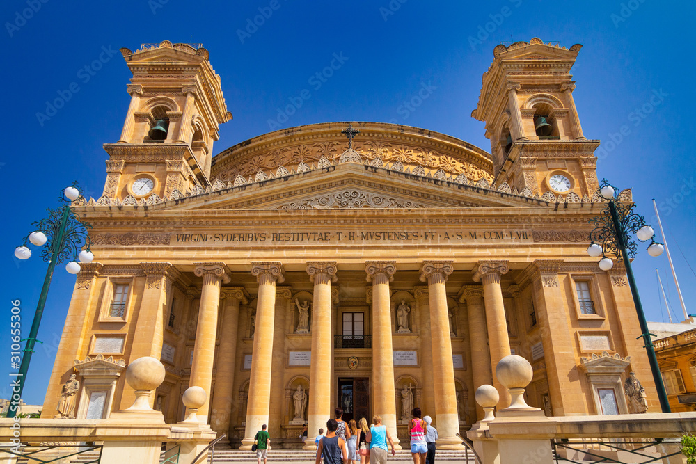 Fototapeta premium View of the Rotunda of Mosta, also known as The Mosta Dome, the Malta island, Europe.