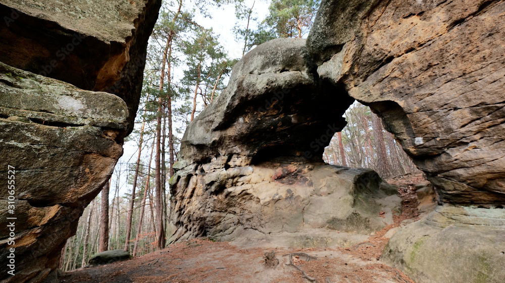 Pomnik przyrody Kamienie Brodzińskiego znajdujące  się w województwie małopolskim