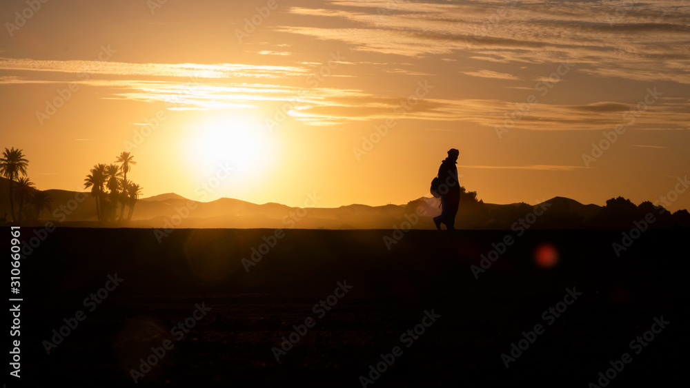 Fototapeta premium Nomada del desierto