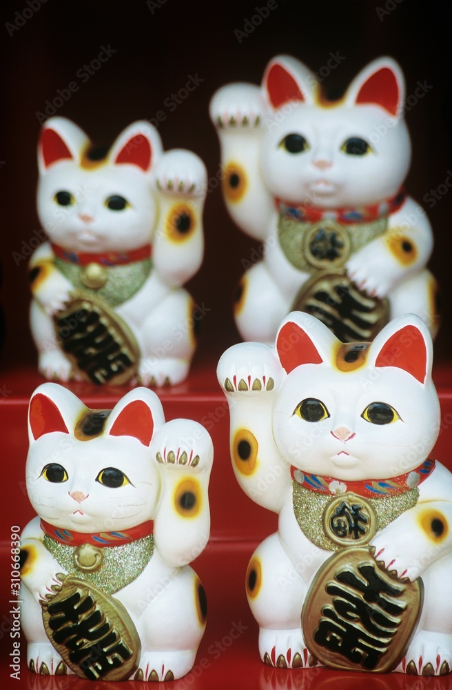 Fototapeta premium Chinese talisman cat figurines