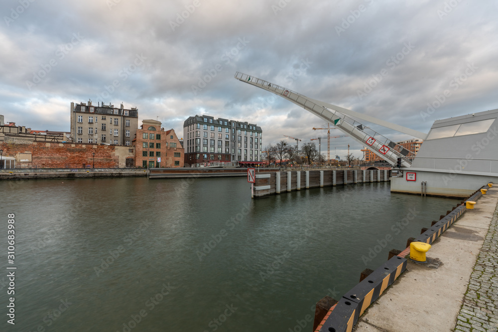 Obraz premium The city of Gdansk on the Motlawa river