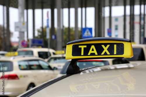 Taxi an einem Taxenstand
