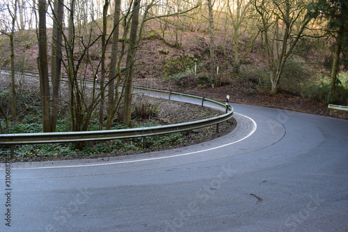 Straße im Winterwald photo