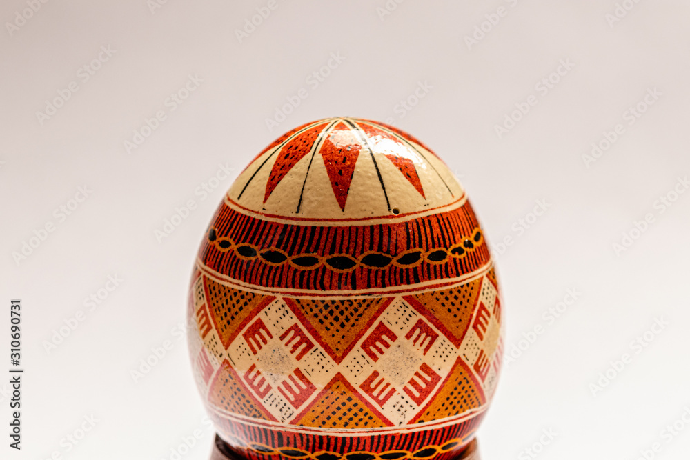 Pêssanka ou Pysanka, ovo colorido a mão de origem eslava Pêssanka ou Pysanka, ovo colorido a mão de origem eslava