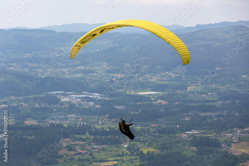 paragliding photo