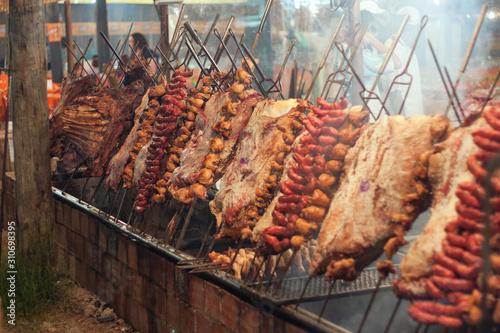 Large barbecue with gaucho barbecue in public event in Rio Grande do Sul.