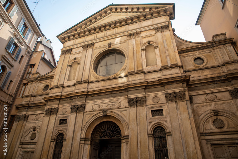 Milan, facade of the church of Santa Maria at San Satiro. Perspective illusion of the apse. Bramante