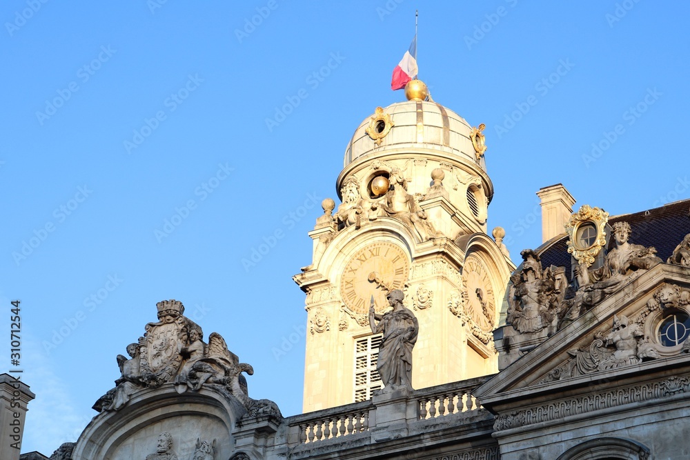 Obraz premium L'horloge astronomique de l'Hôtel de Ville de la ville de Lyon - Lyon - Département du Rhône - France