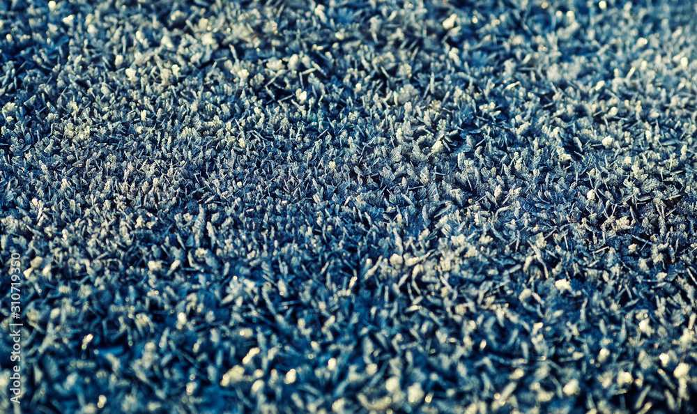 Obraz premium natural background with texture shiny transparent crystals of cold frost cover the surface in winter frosty morning