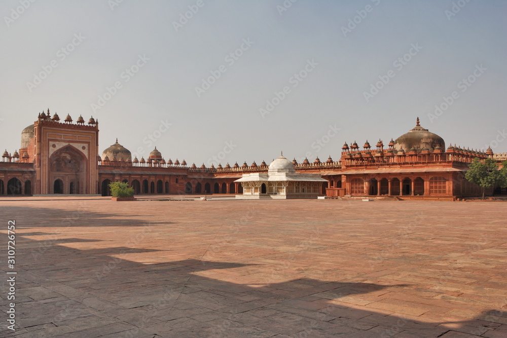 A view of Jama Masjid and Tomb of Salim Chishti (left) tomb in Jama Masjid courtyard, Fatehpur Sikri, Uttar Pradesh, India