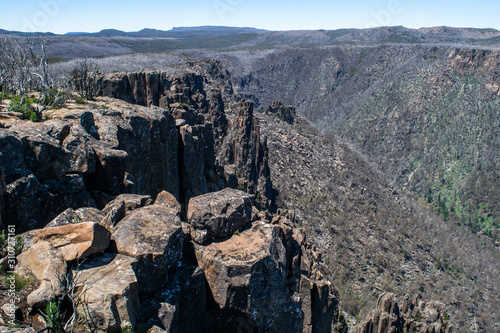 Cliffs along Devil's Gullet in the highlands of Tasmania, Australia