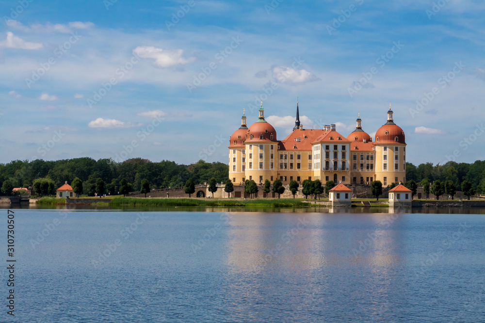 Das Schloss Moritzburg bei Dresden