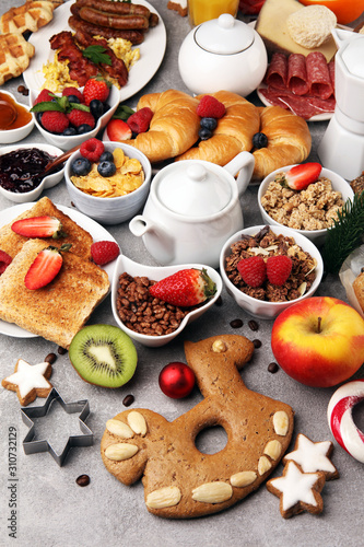 Breakfast served with coffee, orange juice, croissants, cereals and fruits. Balanced diet. Continental breakfast on christmas