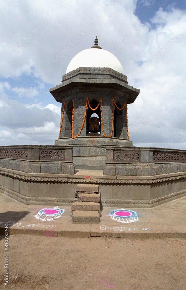 Shivaji’s Samadhi At Raigad Fort, Maharashtra, India Foto De Stock 