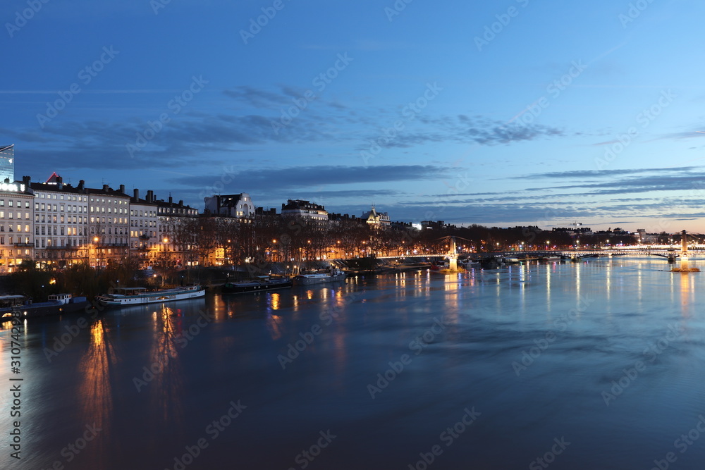 Le quai du Général Sarrail sur le fleuve Rhône à Lyon au coucher du soleil - Ville de Lyon - Département du Rhône - France