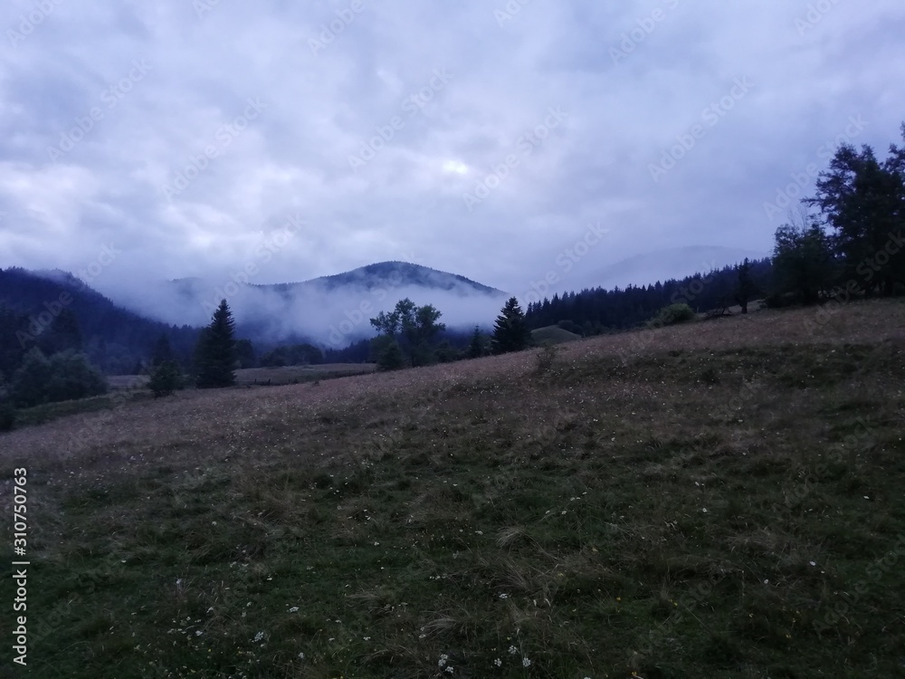 Fototapeta premium morning in the mountains
