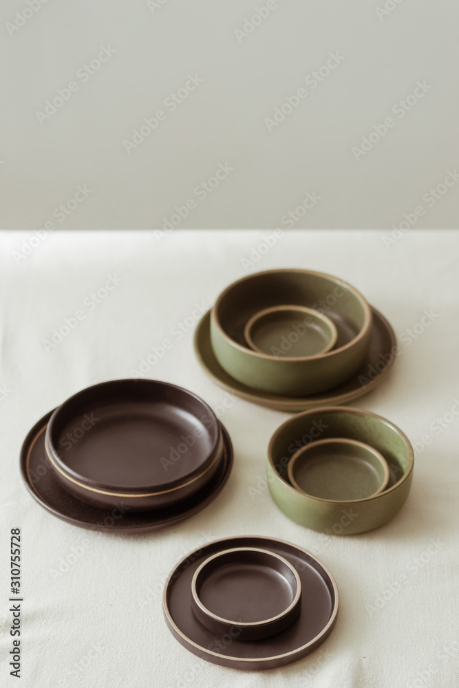 Set of brown tableware.