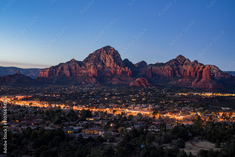 Fototapeta premium Beautiful Capitol Butte landscape of Sednoa