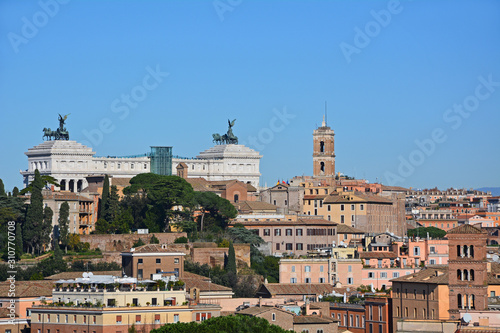 Blick vom Aventin über Rom zum Monumento Nazionale Vittorio Emanuele II