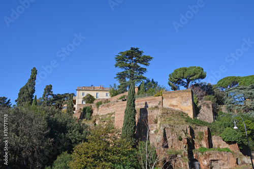 Φωτογραφία Tarpejischer Fels (Rupe Tarpea), Rom