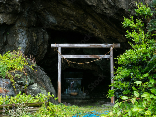 Mikurodo cave on cape Muroto, where the famous buddhist monk Kukai is said to have attained enlightenment - Kochi prefecture, Japan © amenohi