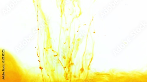  Pigment ink that drips into the water and mixed together