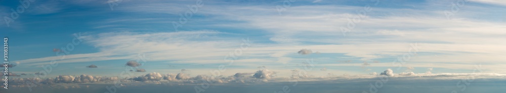 Naklejka premium Fantastic clouds against blue sky, panorama