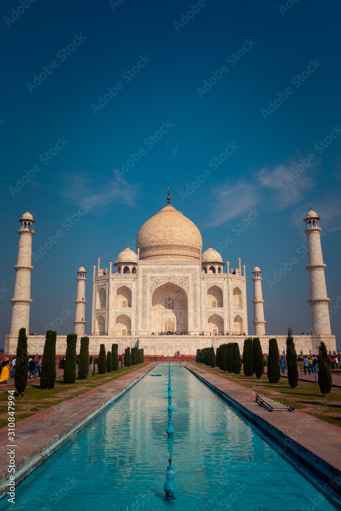 Naklejka premium Taj Mahal monument in Agra, India.