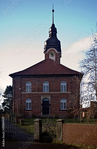 unsere alte, kleine Dorfkirche