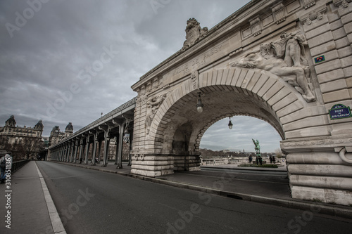 le pont de Birakheim et la tour eiffel photo