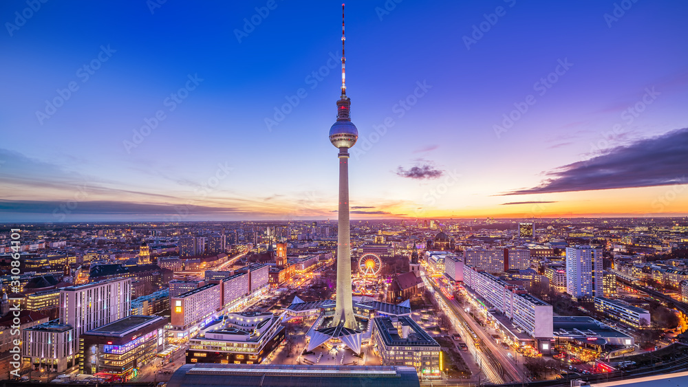 panoramic view at central berlin whil sunset - obrazy, fototapety, plakaty 