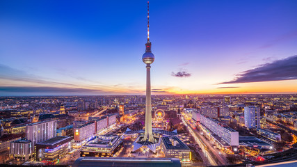 Fototapete Berlin Panoramablick auf Berlin-Mitte bei Sonnenuntergang  © frank peters