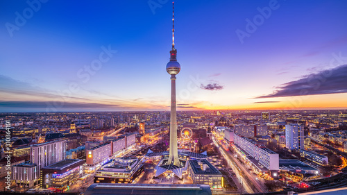Leinwand Poster panoramic view at central berlin whil sunset