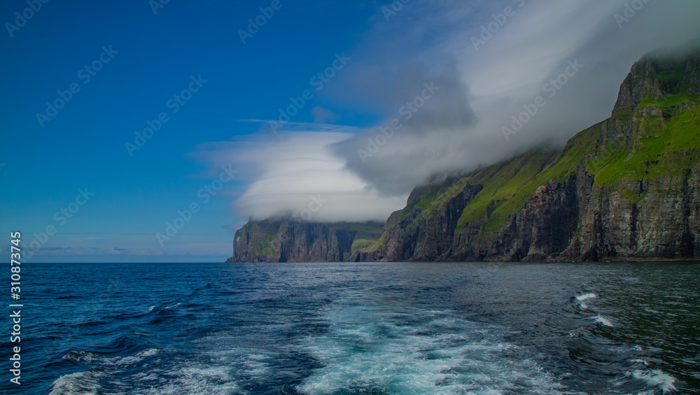 Wzdłuż Klifów Wyspy  Streymoy  na Wyspach Owczych