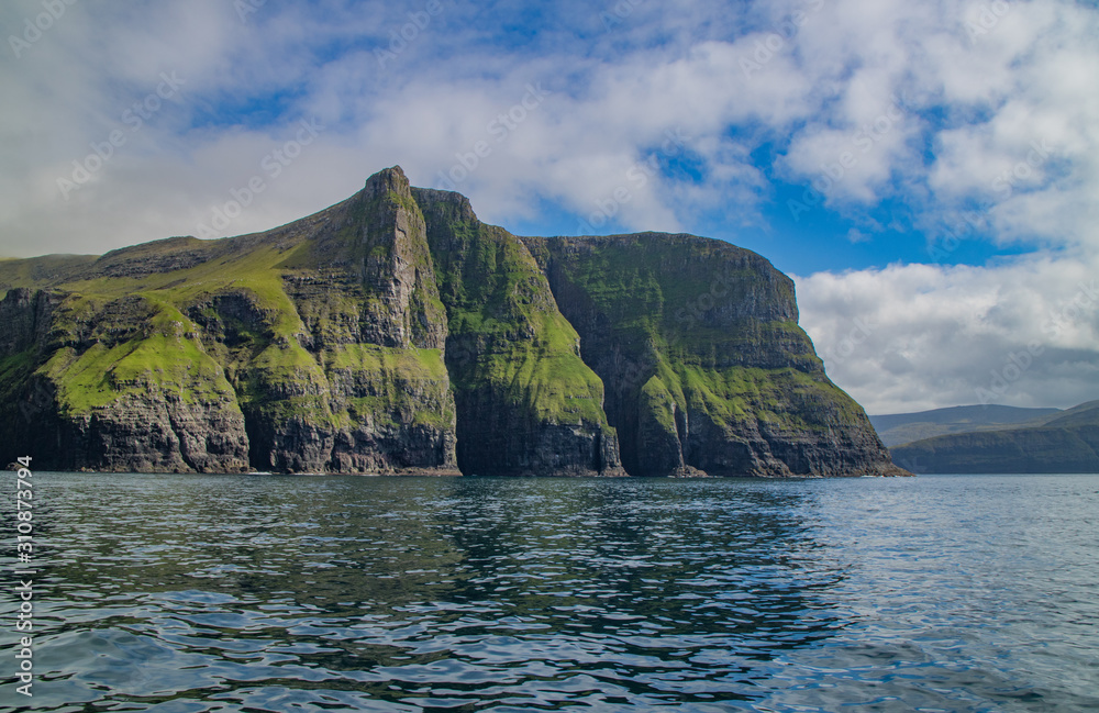 Wzdłuż Klifów Wyspy  Streymoy  na Wyspach Owczych
