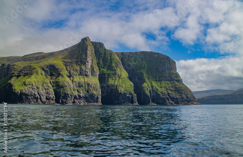 Wzdłuż Klifów Wyspy Streymoy na Wyspach Owczych