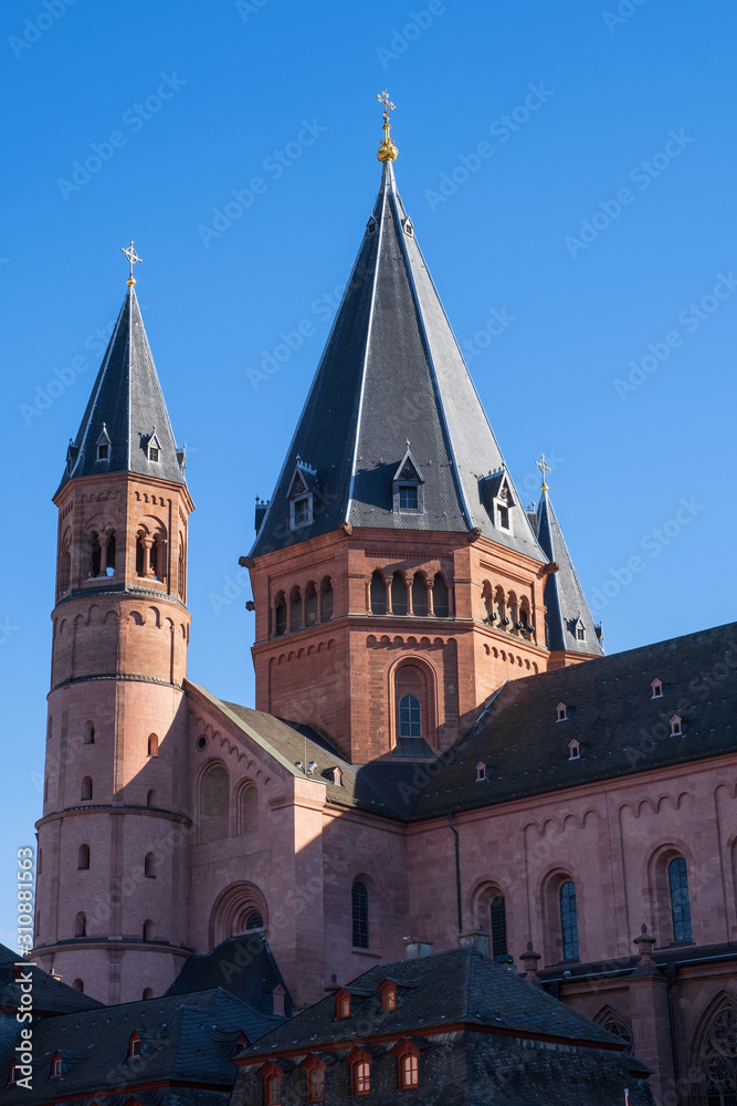 Die Türme des Doms zu Mainz/Deutschland