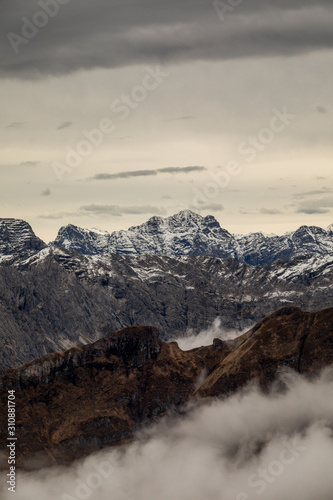 Die Allg  uer Alpen - Das Nebelhorn im Herbst