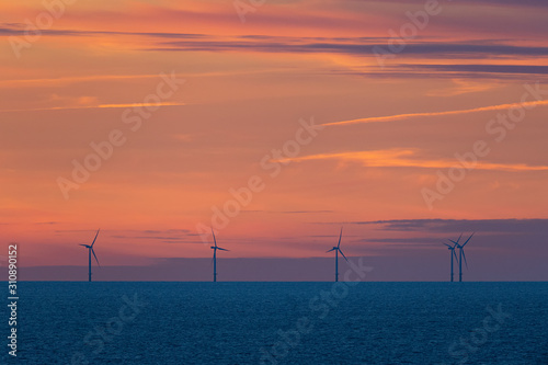 Blick auf Windpark im Abendlicht, Nordsee, Helgoland