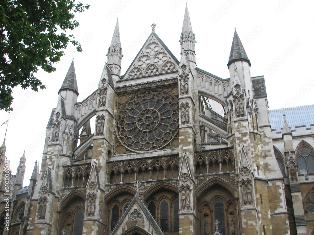 Fototapeta premium Cathedral and Rose Window London 02