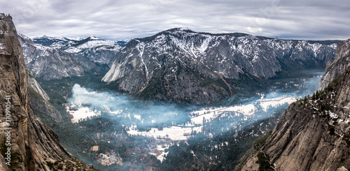 Yosemite Valley Panorama © Flo