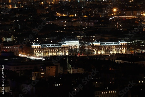 L'université Lyon 2 à Lyon la nuit vue depuis la colline de Fourvière - Ville de Lyon - Département du Rhône - France
