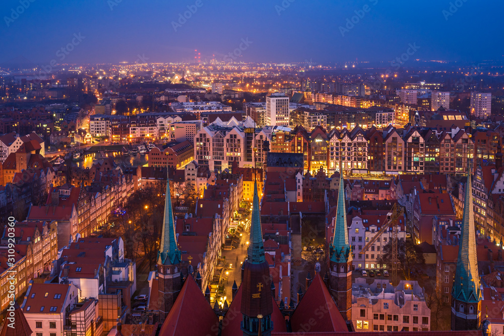 Obraz premium The city of Gdansk on the Motława river