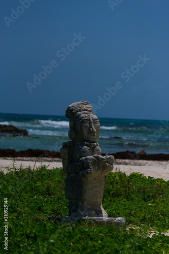 Peque  a estatua de playa de cozumel caribe M  xico